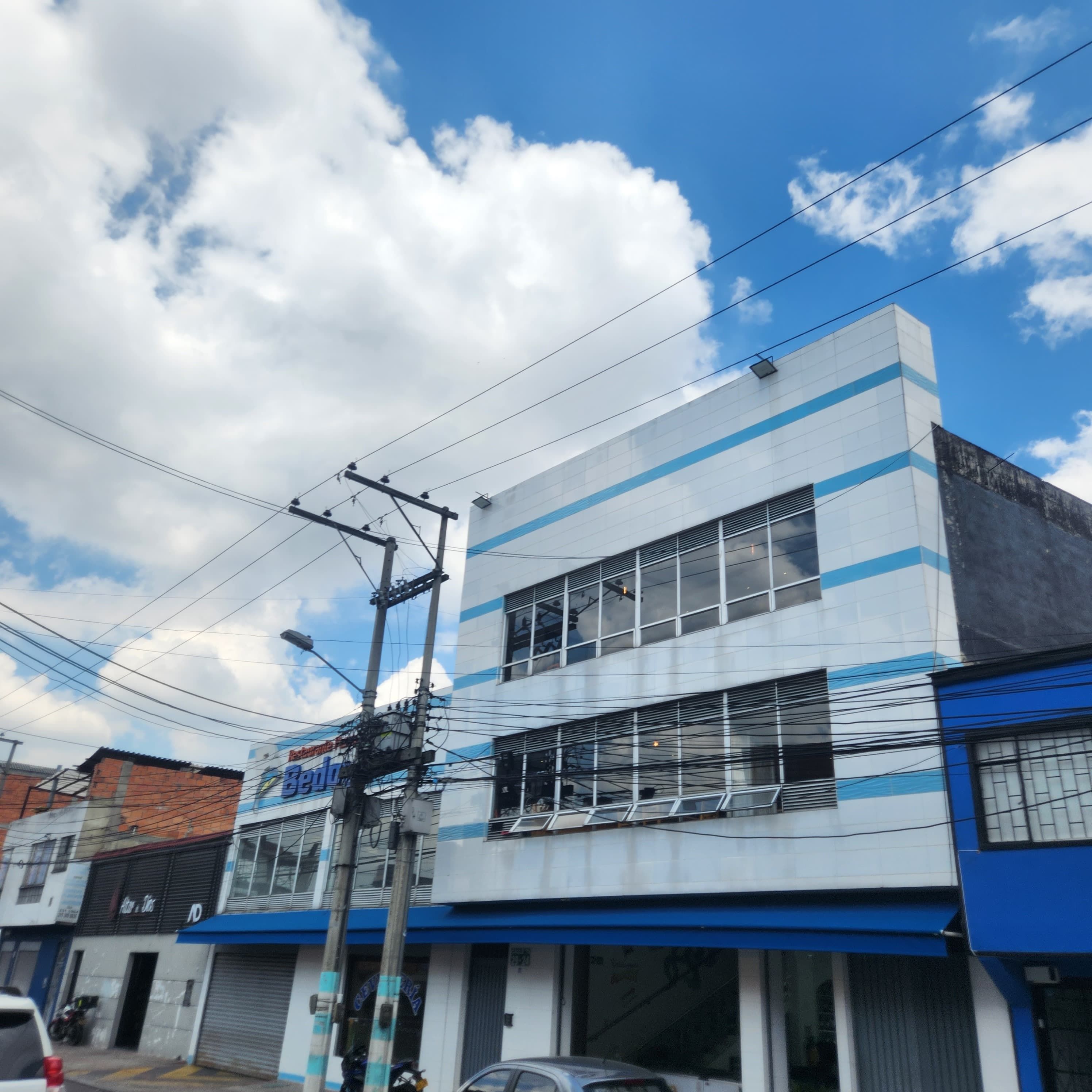 Local en arriendo Cundinamarca Bogotá Santa Sofía 300 m2 Habitaciones 0 Baños 4 Garajes 6 Precio $7000100