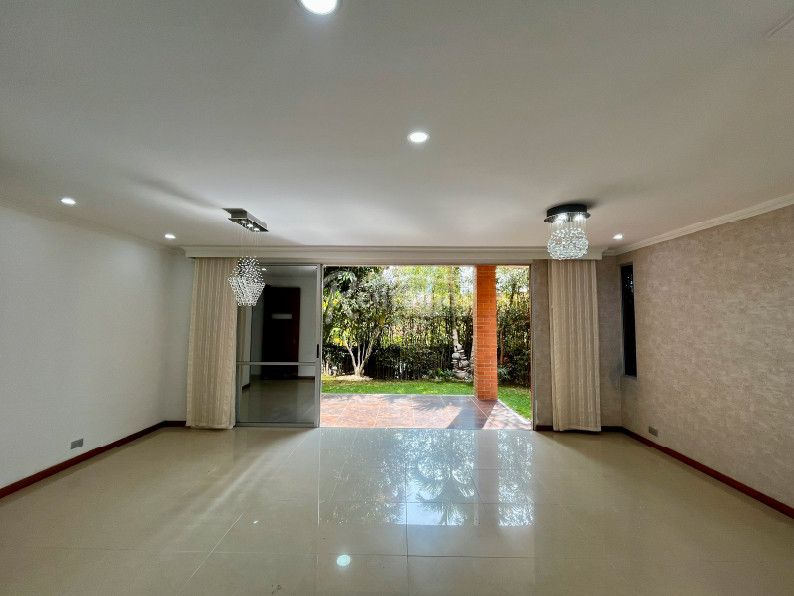 Casa en venta Antioquia Envigado Mont Juic 290 m2 Habitaciones 4 Baños 5 Garajes 4 Precio $2500000000