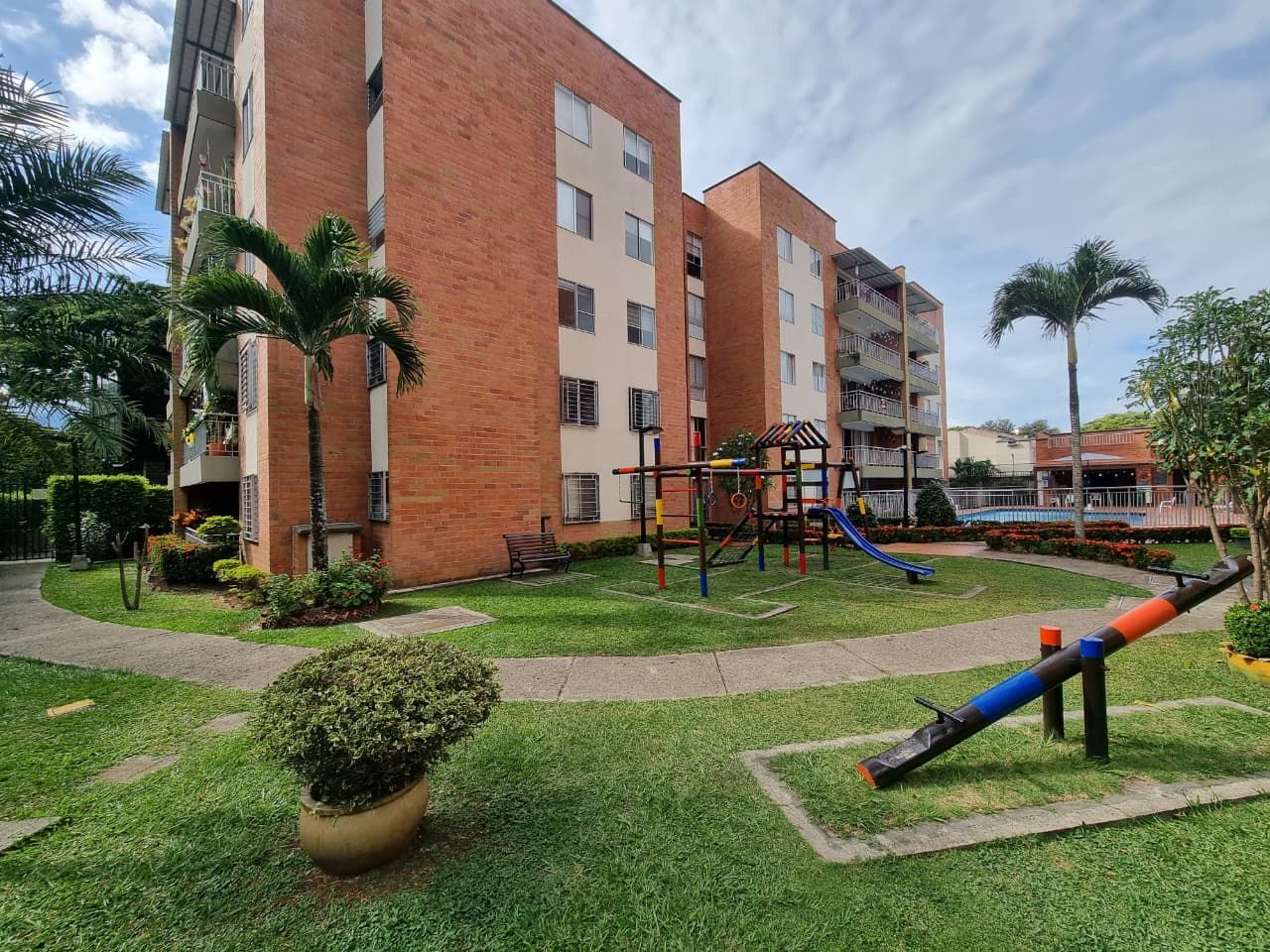 Apartamento en venta Valle Del Cauca Cali La Hacienda 102 m2 Habitaciones 3 Baños 3 Garajes 1 Precio $440000000