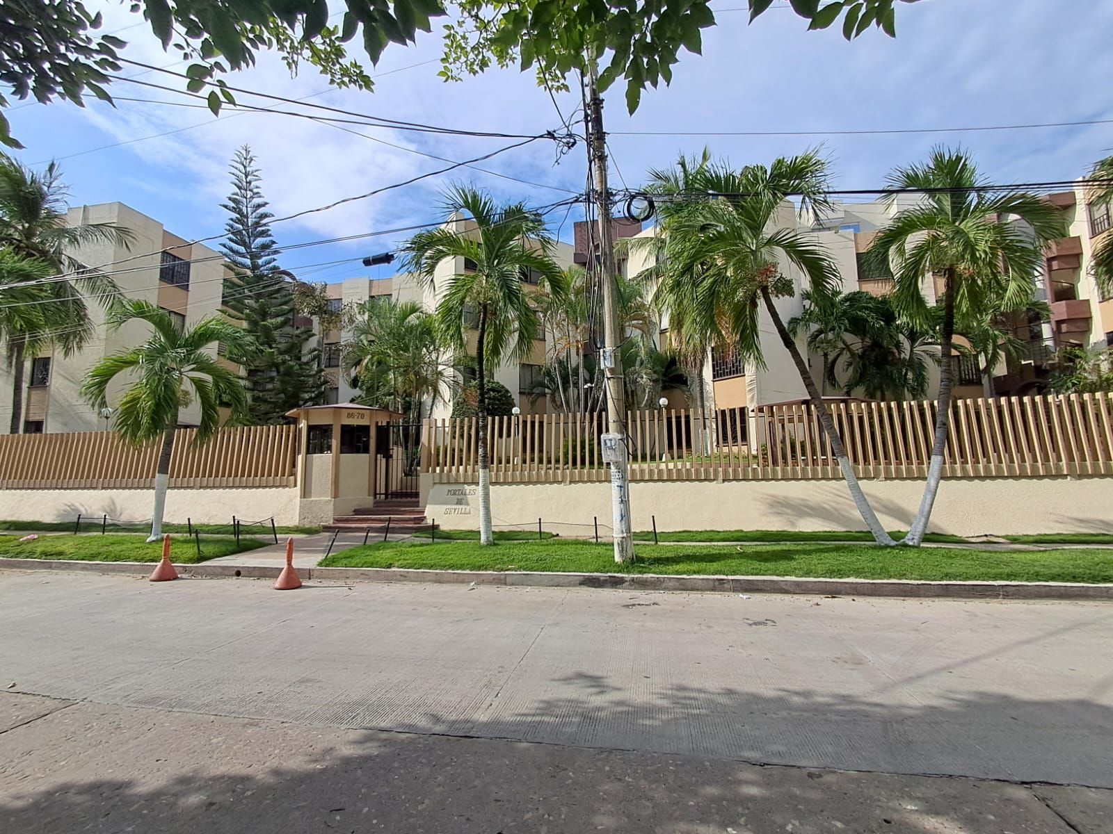 Apartamento en arriendo Atlántico Barranquilla Andalucia 100 m2 Habitaciones 3 Baños 3 Garajes 1 Precio $2000000