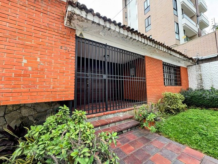 Casa en venta Valle Del Cauca Cali Arboledas 590 m2 Habitaciones 4 Baños 5 Garajes 2 Precio $1680000000