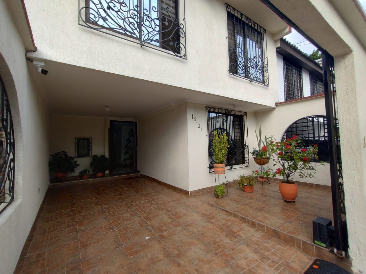 Casa en venta Valle Del Cauca Cali Cañaverales - Los Samanes 180 m2 Habitaciones 4 Baños 4 Garajes 1 Precio $690000000