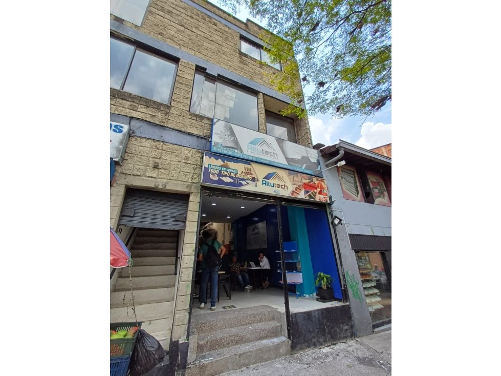 Local en venta Antioquia Medellín Colon 174 m2 Habitaciones 0 Baños 2 Garajes 0 Precio $990000000