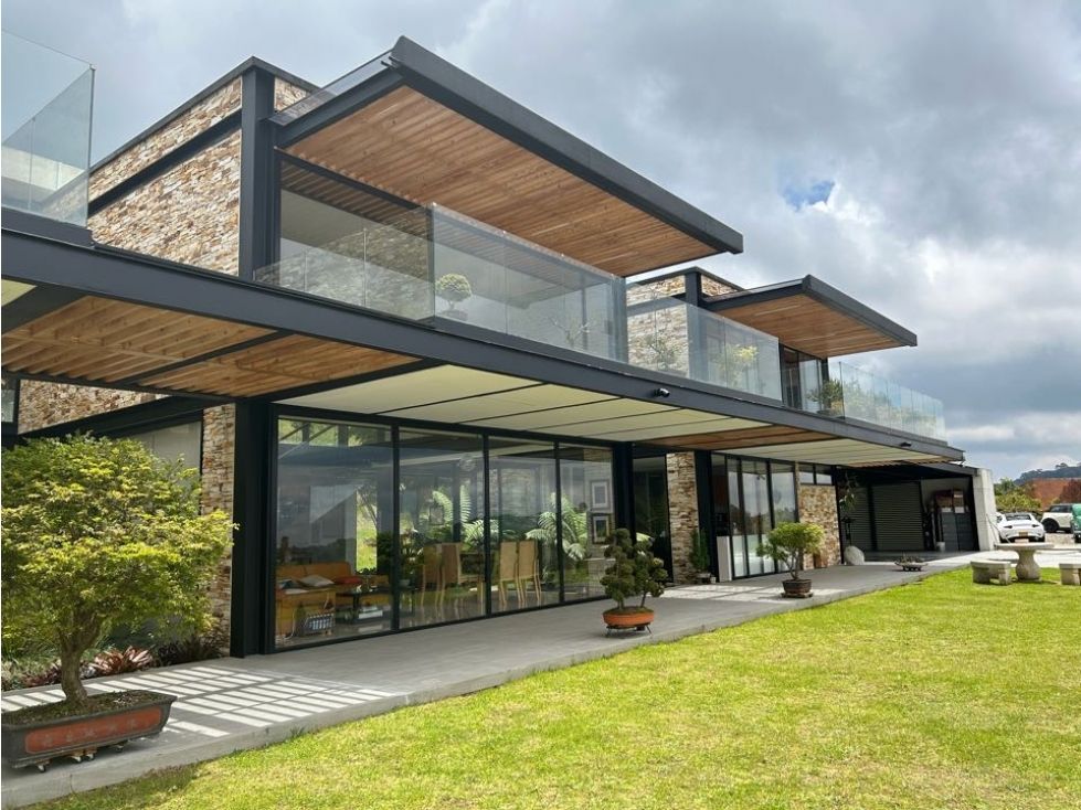Casa Campestre en venta Antioquia Envigado El Esmeraldal 450 m2 Habitaciones 3 Baños 4 Garajes 10 Precio $7500000000