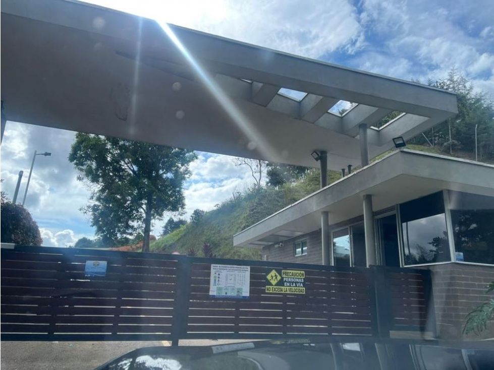 Lote en venta Antioquia Envigado El Esmeraldal 1872 m2 Habitaciones 0 Baños 0 Garajes 5 Precio $990000000