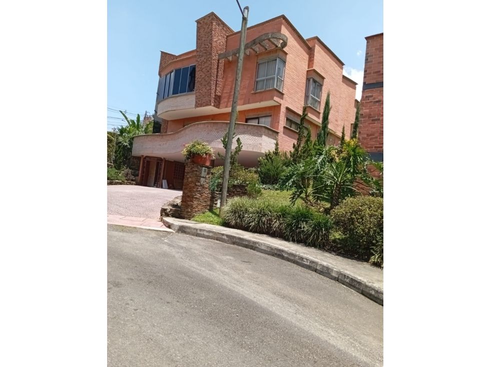 Casa en venta Antioquia Envigado El Esmeraldal 450 m2 Habitaciones 4 Baños 5 Garajes 4 Precio $2600000000