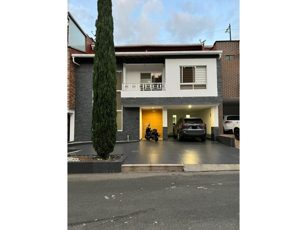 Casa en venta Antioquia Sabaneta Entre Amigos 400 m2 Habitaciones 5 Baños 6 Garajes 3 Precio $1200000000