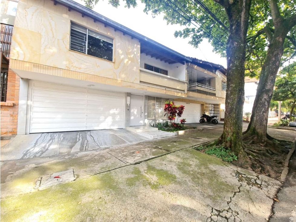 Casa en venta Antioquia Medellín La Floresta 418 m2 Habitaciones 6 Baños 6 Garajes 2 Precio $2100000000