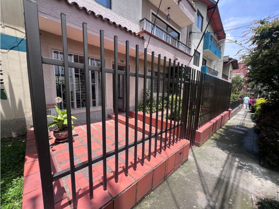 Casa en venta Antioquia Envigado El Dorado 228 m2 Habitaciones 4 Baños 2 Garajes 0 Precio $780000000