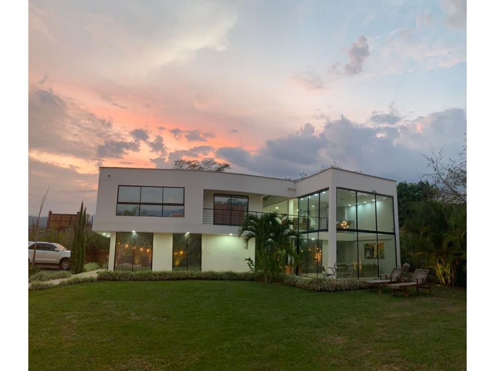 Finca en venta Antioquia Santafé De Antioquia Santafé De Antioquia 280 m2 Habitaciones 5 Baños 6 Garajes 6 Precio $1500000000