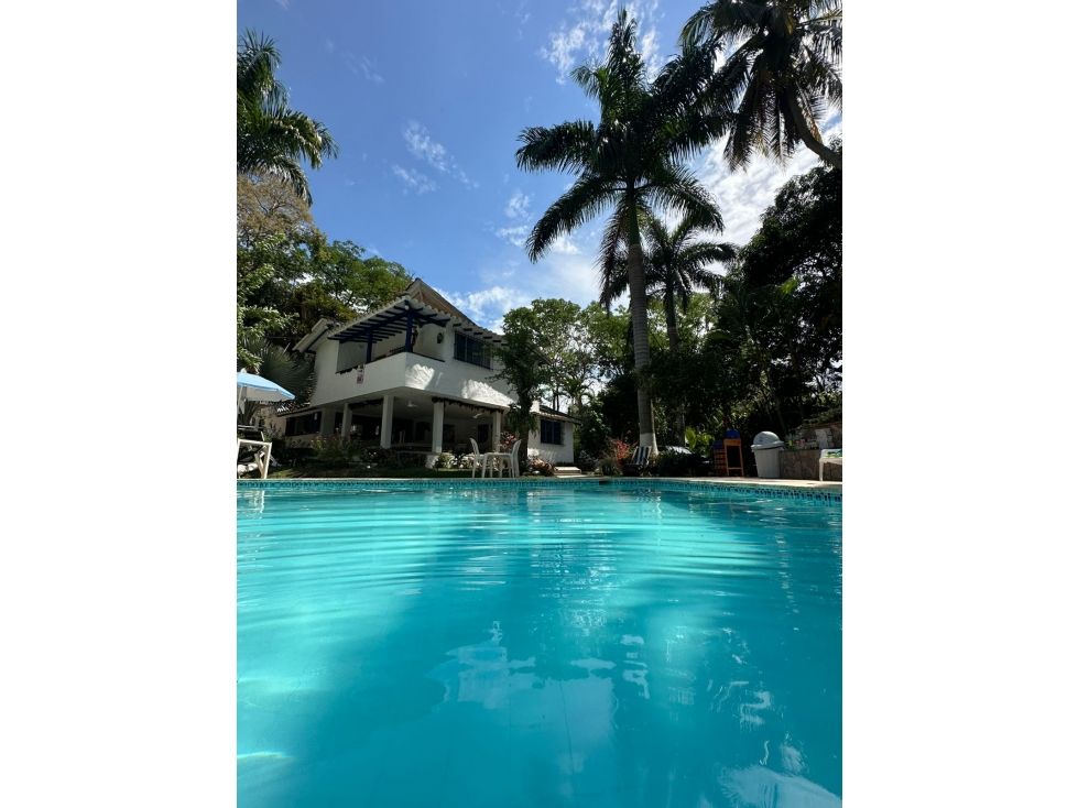 Finca en venta Antioquia Santafé De Antioquia Santafé De Antioquia 127 m2 Habitaciones 4 Baños 5 Garajes 8 Precio $1600000000