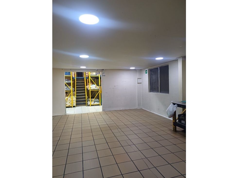 Bodega en venta Antioquia Envigado Zúñiga 440 m2 Habitaciones 0 Baños 1 Garajes 0 Precio $3700000000