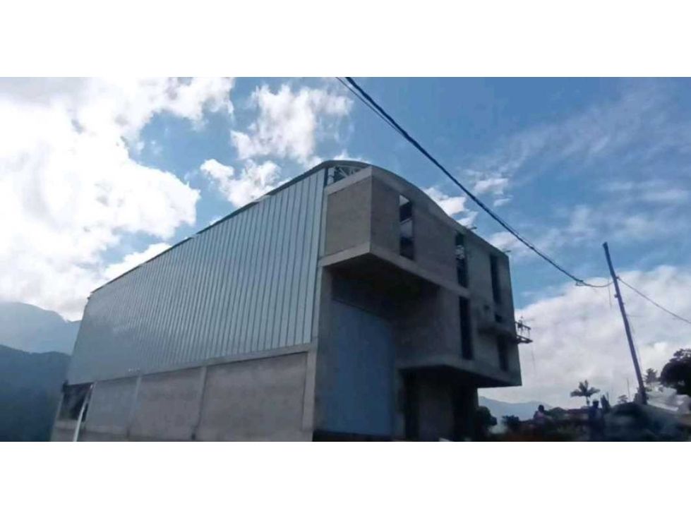 Bodega en arriendo Antioquia Caldas Caldas 1217 m2 Habitaciones 0 Baños 2 Garajes 3 Precio $17000000
