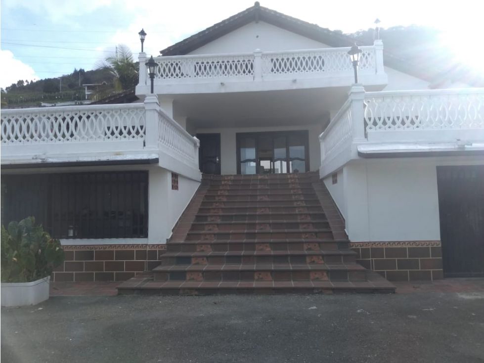 Finca en arriendo Antioquia Medellín San Antonio De Prado 3000 m2 Habitaciones 5 Baños 10 Garajes 19 Precio $2200000