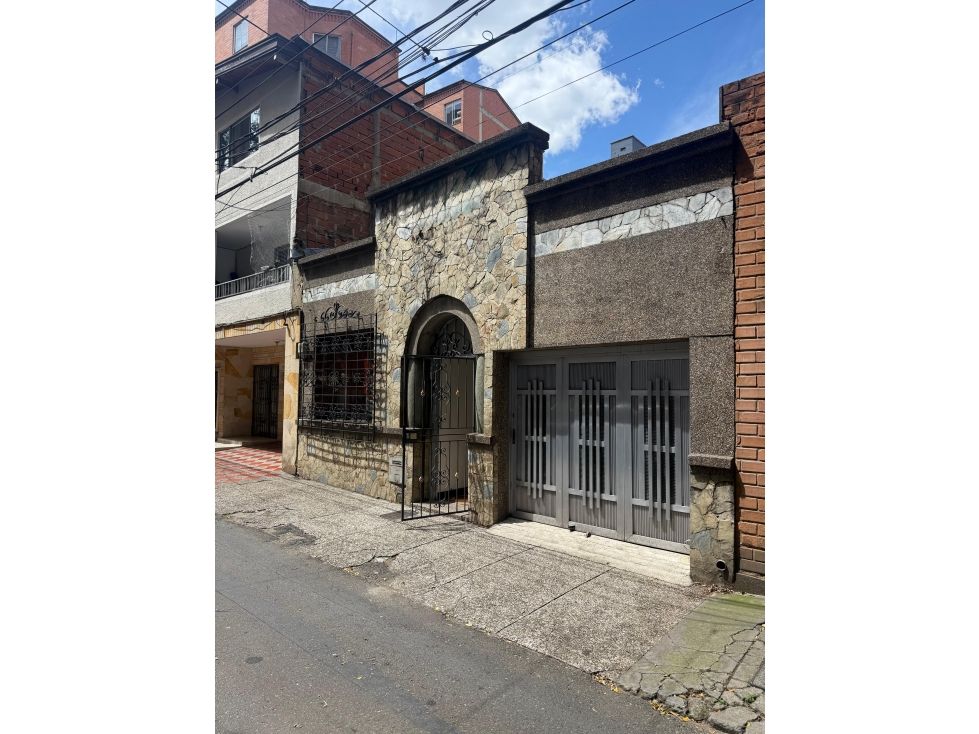 Casa en venta Antioquia Medellín Cristobal 240 m2 Habitaciones 6 Baños 2 Garajes 1 Precio $1200000000