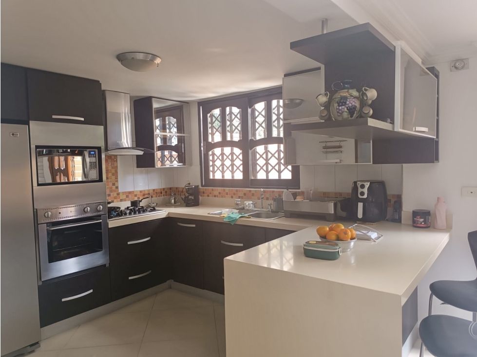 Casa en venta Antioquia Medellín La Candelaria 220 m2 Habitaciones 4 Baños 3 Garajes 2 Precio $990000000