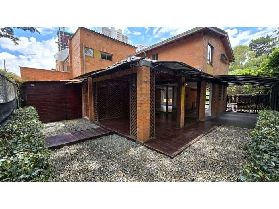 Casa en venta Antioquia Itagüí Itagüí 160 m2 Habitaciones 3 Baños 4 Garajes 4 Precio $1120000000