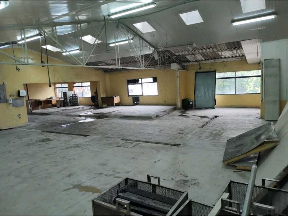 Bodega en venta Antioquia Medellín Guayabal 950 m2 Habitaciones 0 Baños 0 Garajes 4 Precio $3500000000