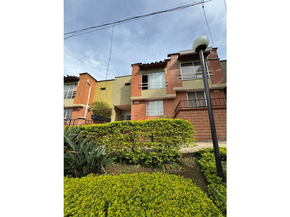 Casa en venta Antioquia Envigado Hojarasca 180 m2 Habitaciones 4 Baños 4 Garajes 1 Precio $780000000