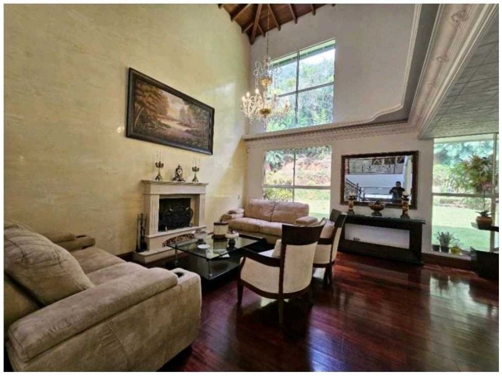 Casa en venta Antioquia Medellín Los Naranjos 400 m2 Habitaciones 6 Baños 6 Garajes 4 Precio $2500000000