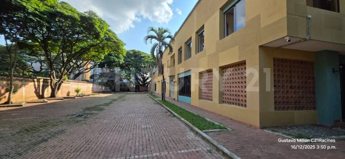 Oficina en arriendo Valle Del Cauca Cali U Dep A Galindo Plaza Toros 1180 m2 Habitaciones 0 Baños 12 Garajes 42 Precio $17200000