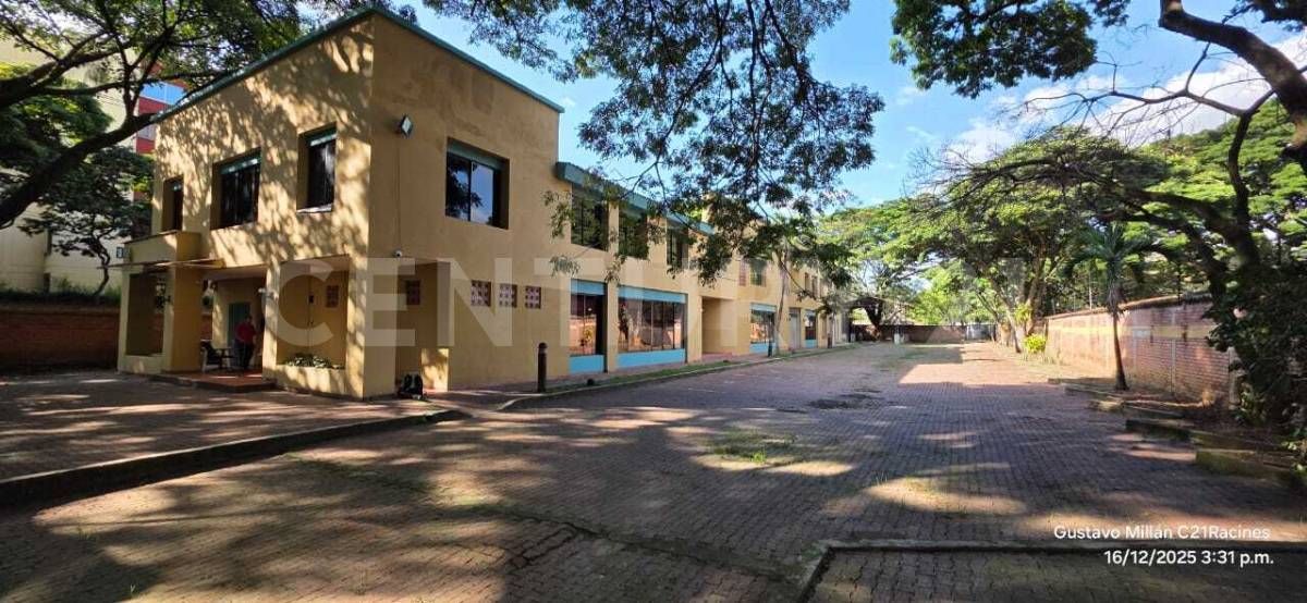 Oficina en arriendo Valle Del Cauca Cali U Dep A Galindo Plaza Toros 1180 m2 Habitaciones 0 Baños 12 Garajes 42 Precio $20000000