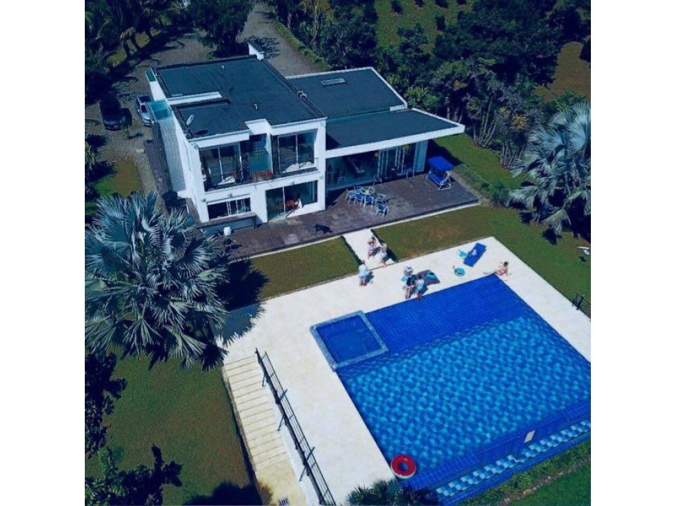 Finca en venta Antioquia Barbosa Barbosa 568 m2 Habitaciones 9 Baños 7 Garajes 15 Precio $3000000000