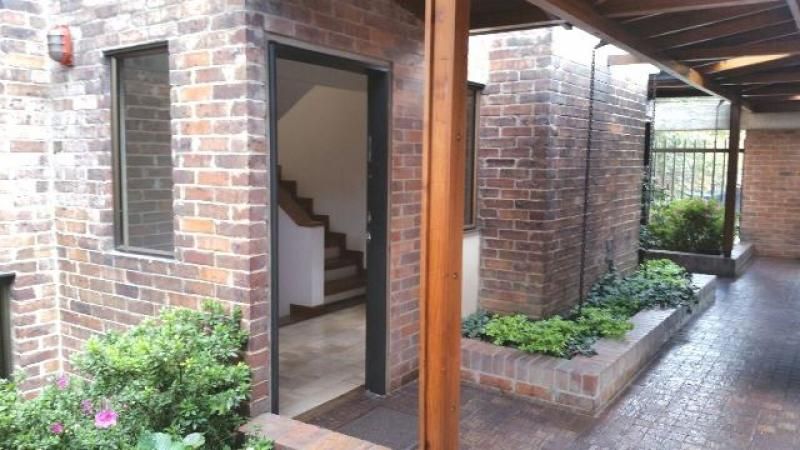 Casa en venta Cundinamarca Bogotá Santa Barbara Occidental 216 m2 Habitaciones 3 Baños 3 Garajes 2 Precio $2700000000