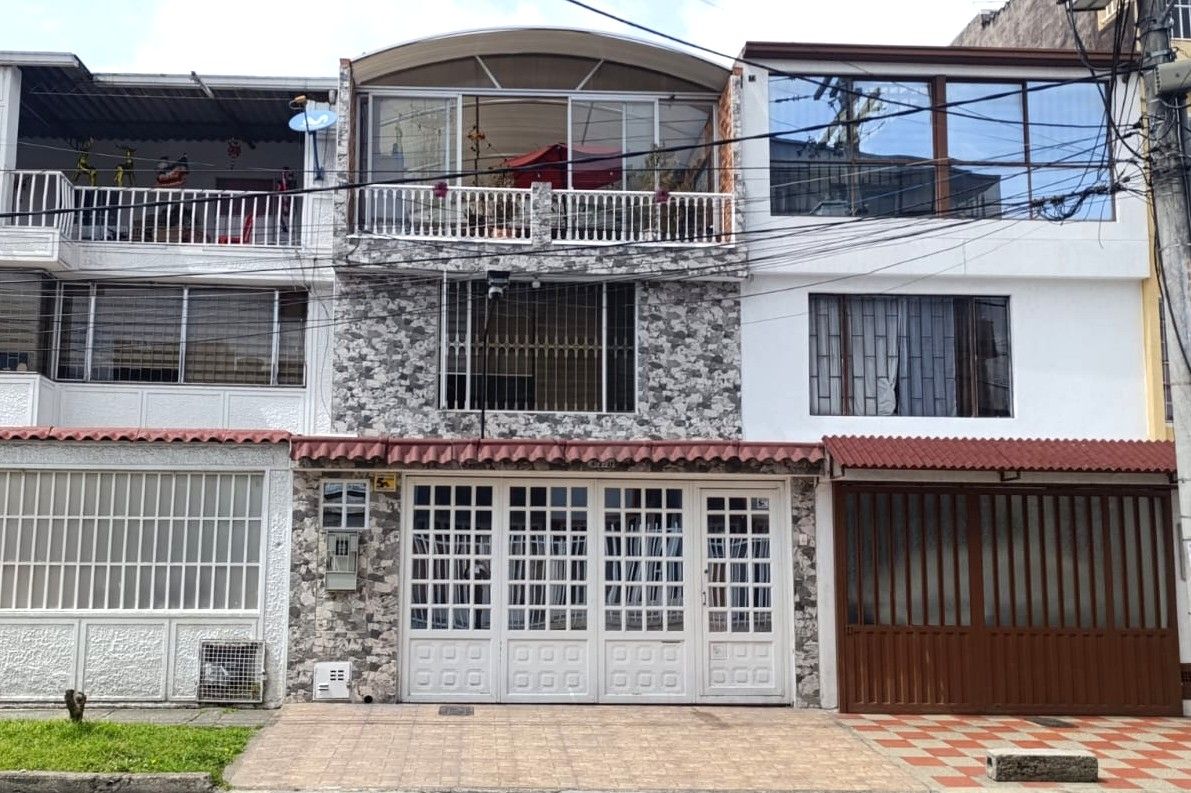 Casa en venta Cundinamarca Bogotá Las Américas 185 m2 Habitaciones 3 Baños 3 Garajes 1 Precio $710000000