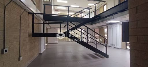 Oficina en arriendo Antioquia Medellín La Candelaria 200 m2 Habitaciones 0 Baños 3 Garajes 2 Precio $14500000