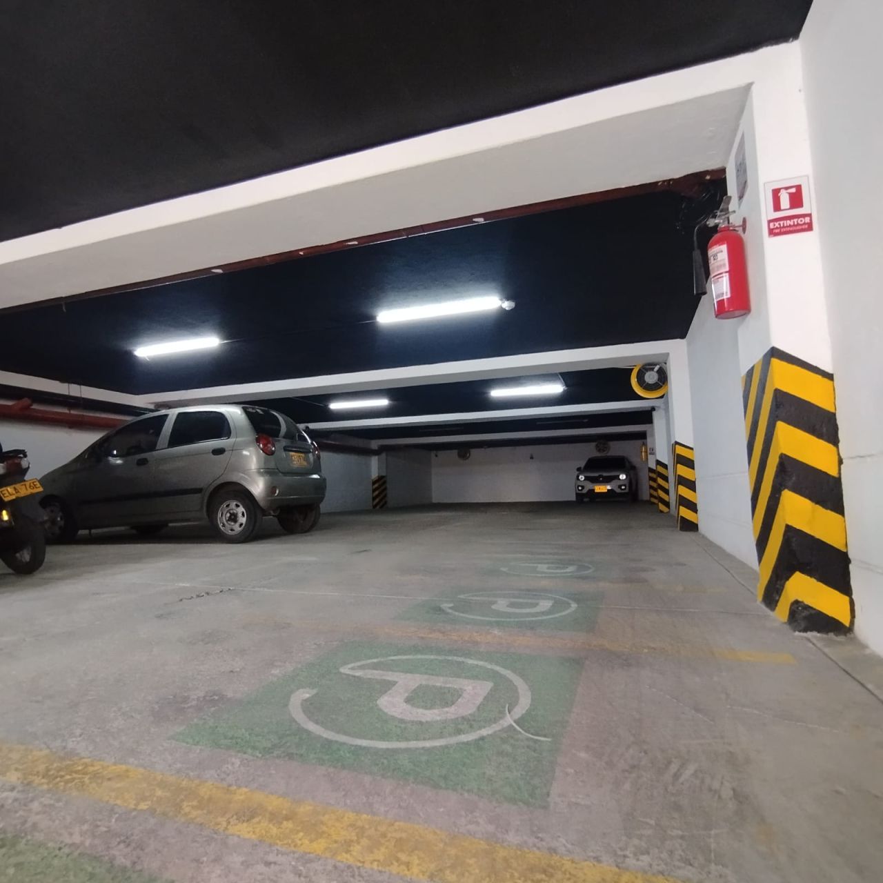 Local en arriendo Valle Del Cauca Cali Eucarístico 200 m2 Habitaciones 0 Baños 4 Garajes 2 Precio $7000000