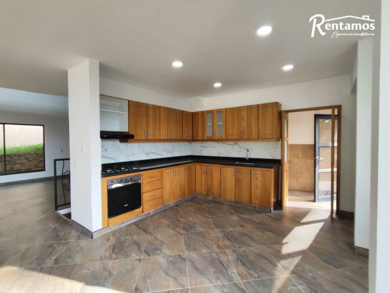 Casa en venta Antioquia Envigado La Clarita 350 m2 Habitaciones 5 Baños 5 Garajes 6 Precio $4000000000