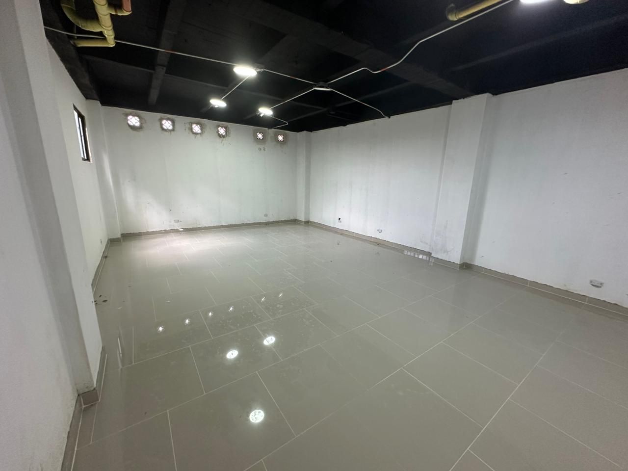 Local en arriendo Antioquia Medellín Popular 220 m2 Habitaciones 0 Baños 1 Garajes 0 Precio $6500000