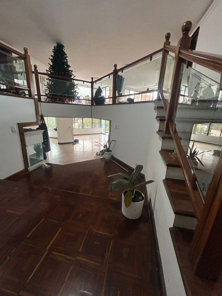Apartamento en arriendo Valle Del Cauca Cali Normandía 280 m2 Habitaciones 3 Baños 4 Garajes 1 Precio $6000000