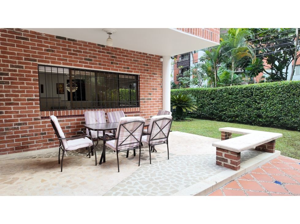 Casa en venta Antioquia Envigado Zona Centro 360 m2 Habitaciones 4 Baños 3 Garajes 2 Precio $2500000000