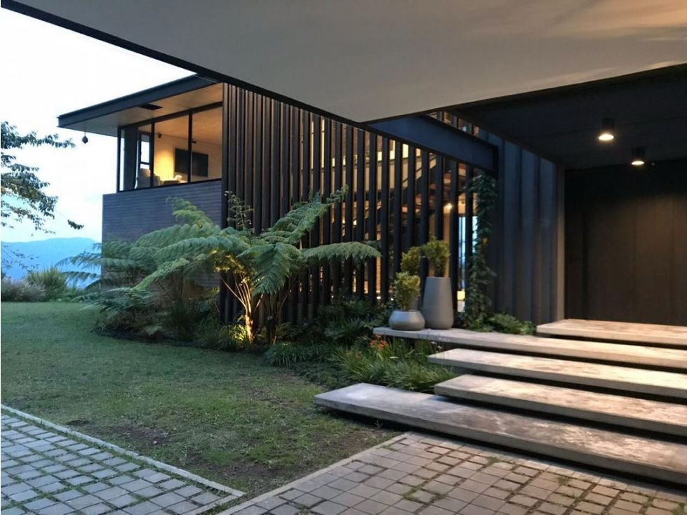 Casa Campestre en arriendo o venta Antioquia Envigado Envigado 830 m2 Habitaciones 4 Baños 5 Garajes 6 Precio venta $8990000000 Precio arriendo $27000000