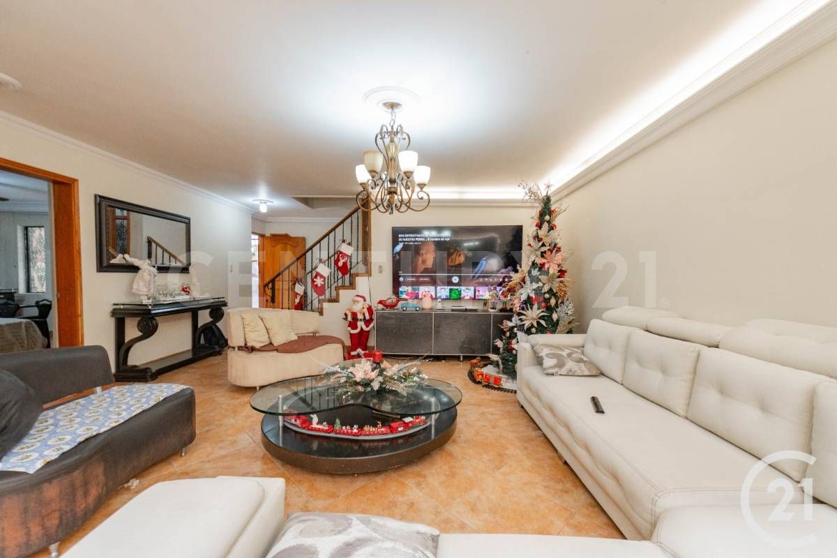 Casa en arriendo Antioquia Medellín La Candelaria 292 m2 Habitaciones 4 Baños 3 Garajes 1 Precio $8000000