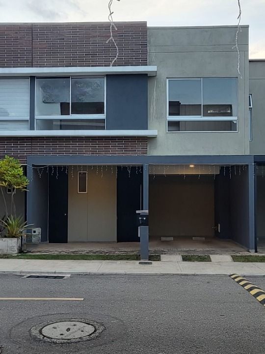 Casa en arriendo o venta Antioquia La Ceja Centro 121 m2 Habitaciones 3 Baños 4 Garajes 0 Precio venta $720000000 Precio arriendo $3700000