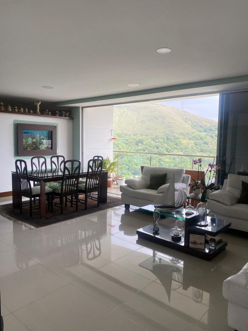 Apartamento en venta Valle Del Cauca Cali Aguacatal 200 m2 Habitaciones 3 Baños 3 Garajes 2 Precio $1300000000