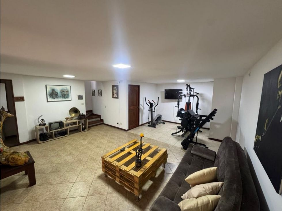 Casa en venta Antioquia Envigado Obrero 235 m2 Habitaciones 3 Baños 5 Garajes 2 Precio $1150000000