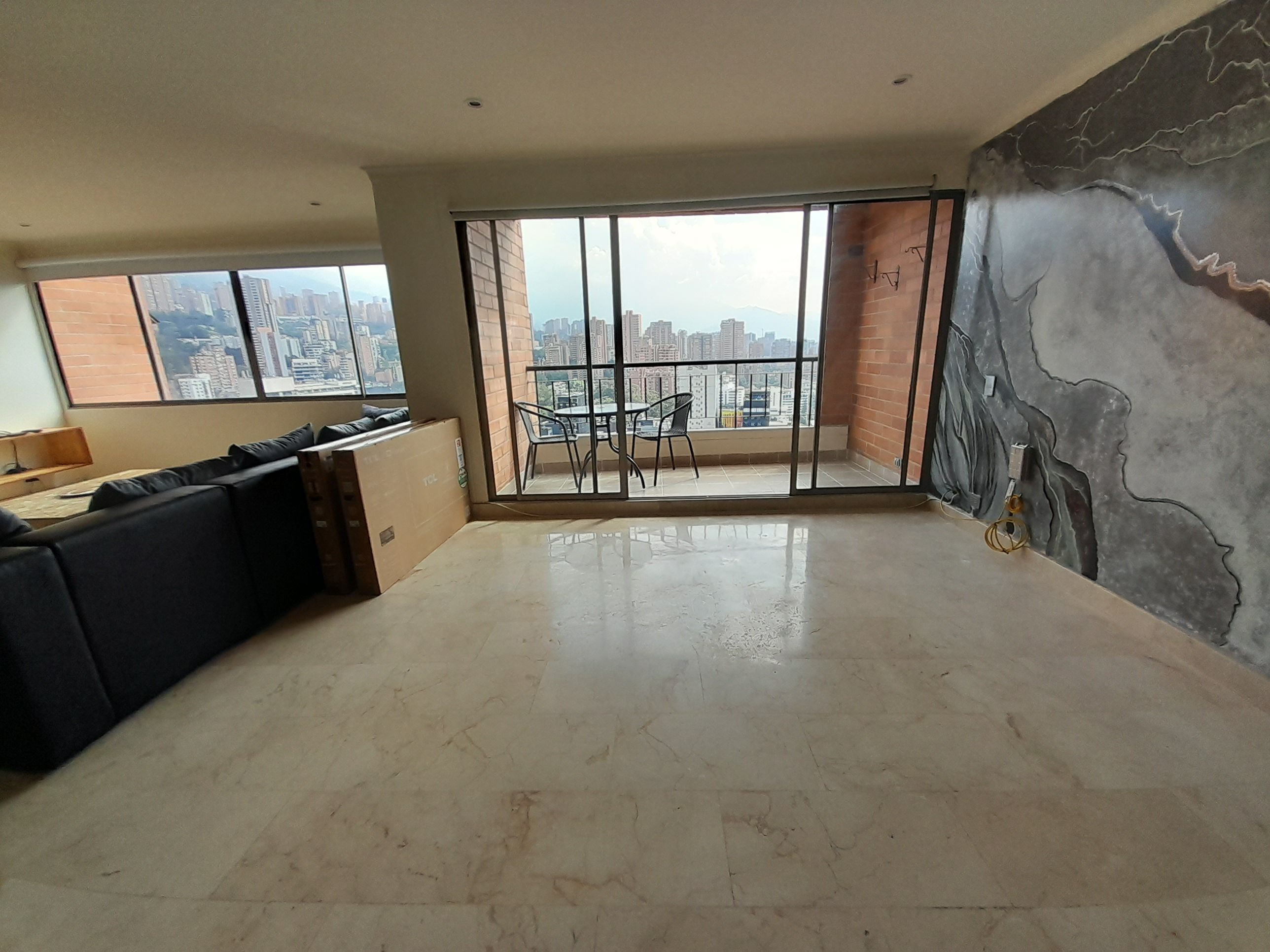 Apartamento en arriendo Antioquia Medellín La Linde 150 m2 Habitaciones 3 Baños 3 Garajes 1 Precio $13000000