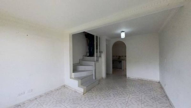 Casa en venta Cundinamarca Bogotá Cr Prados De Castilla Et Iv 68 m2 Habitaciones 3 Baños 2 Garajes 0 Precio $241000000