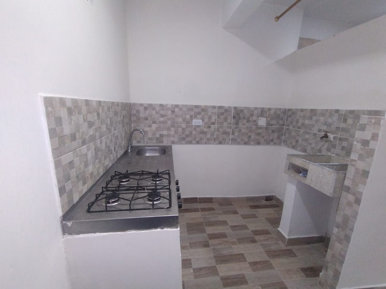Apartaestudio en arriendo Antioquia Medellín Aures No 1 12 m2 Habitaciones 0 Baños 1 Garajes 0 Precio $580000