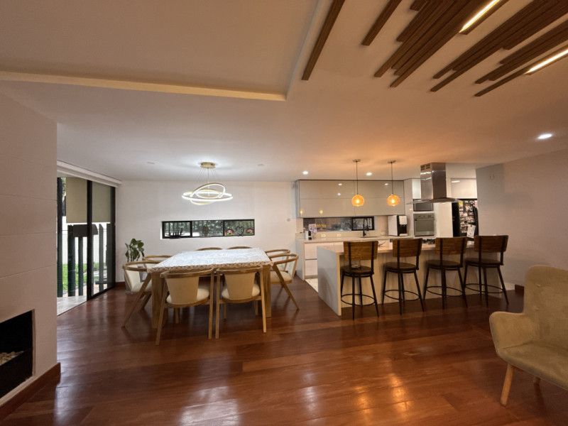 Casa en venta Cundinamarca Bogotá Cedro Salazar 283 m2 Habitaciones 4 Baños 4 Garajes 3 Precio $1600000000