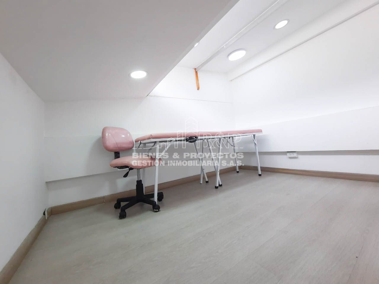 Local Comercial en venta Cundinamarca Bogotá Cjr Plaza Aventura 19 m2 Habitaciones 0 Baños 0 Garajes 0 Precio $170000000