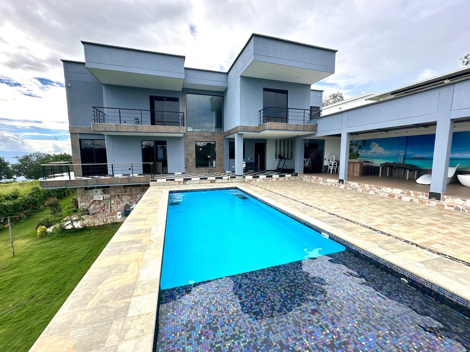 Casa en venta Santander Floridablanca Cr La Rinconada 740 m2 Habitaciones 8 Baños 9 Garajes 3 Precio $2600000000