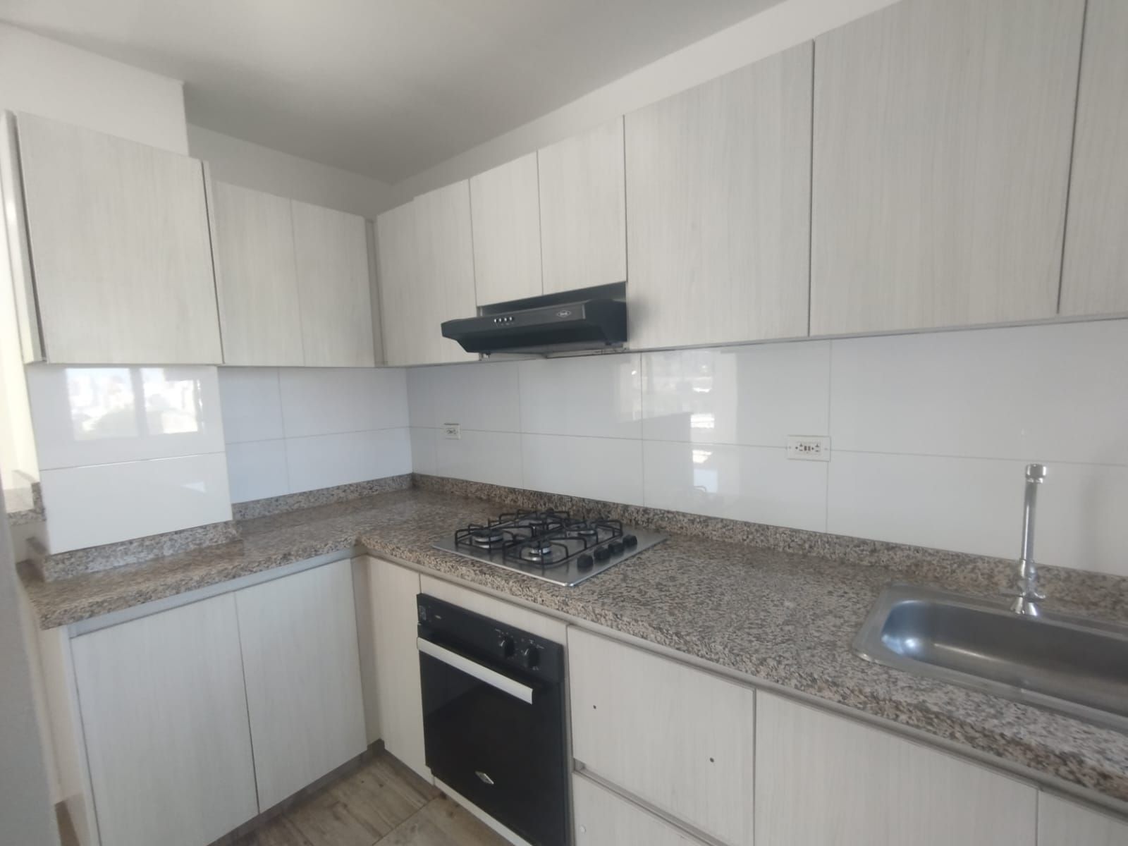 Apartamento en arriendo Atlántico Barranquilla Ciudad Jardin 80 m2 Habitaciones 3 Baños 2 Garajes 1 Precio $2500000