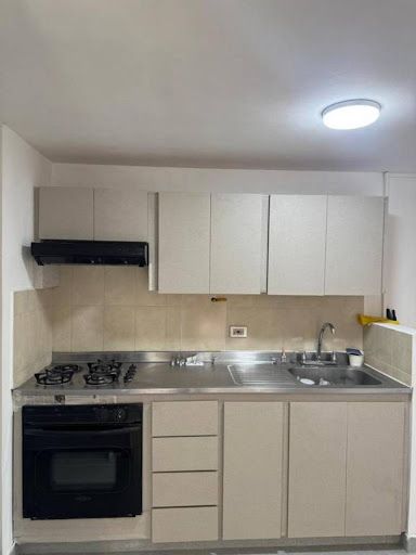 Apartamento en arriendo Antioquia Medellín Loma De Los Bernal 80 m2 Habitaciones 3 Baños 2 Garajes 1 Precio $3000000