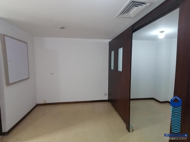 Oficina en arriendo Antioquia Medellín Villanueva 33 m2 Habitaciones 0 Baños 1 Garajes 0 Precio $2700000