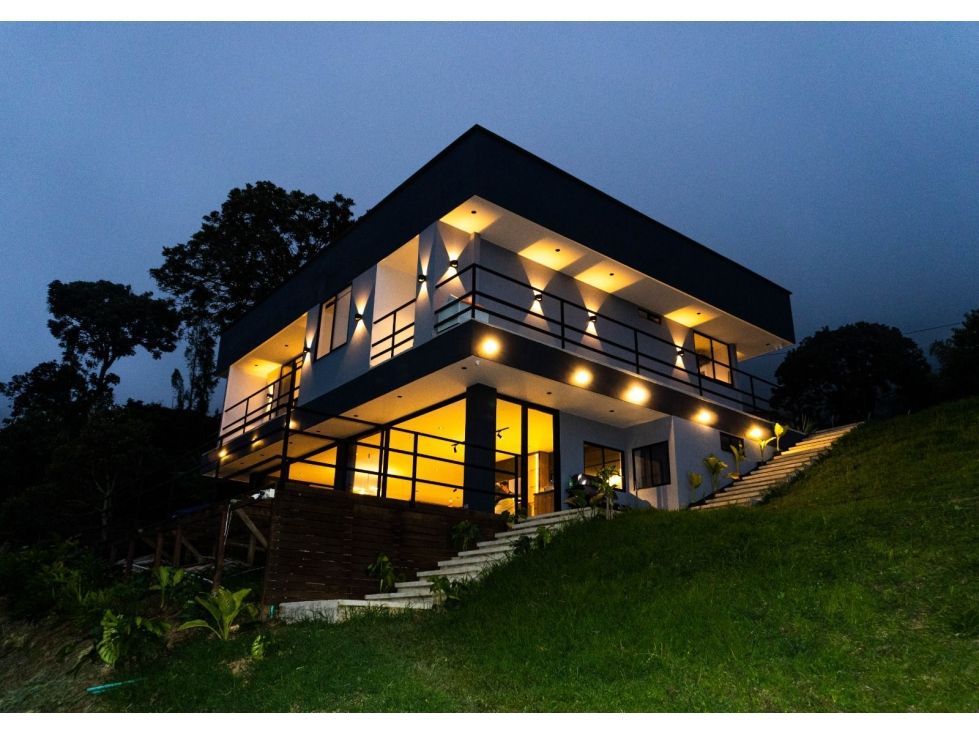 Finca en arriendo Antioquia Girardota Centro 240 m2 Habitaciones 3 Baños 2 Garajes 3 Precio $8000000